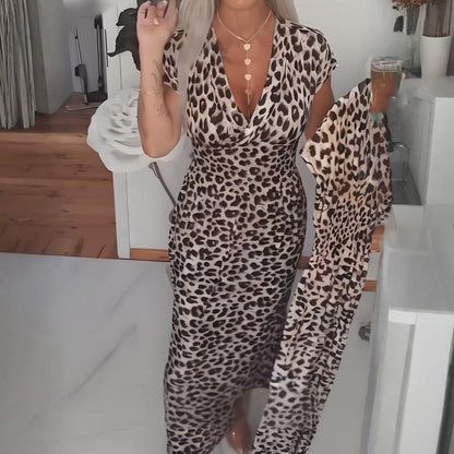 Damklänning med V-ringning och leopardmönster