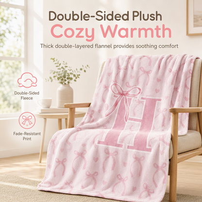 🎀 50% RABATT! ✨ Tjock Dubbelsidig Flanellpläd med Söt Rosett & Bokstavsmönster – Ultramjuk & Varm Filt 🩷